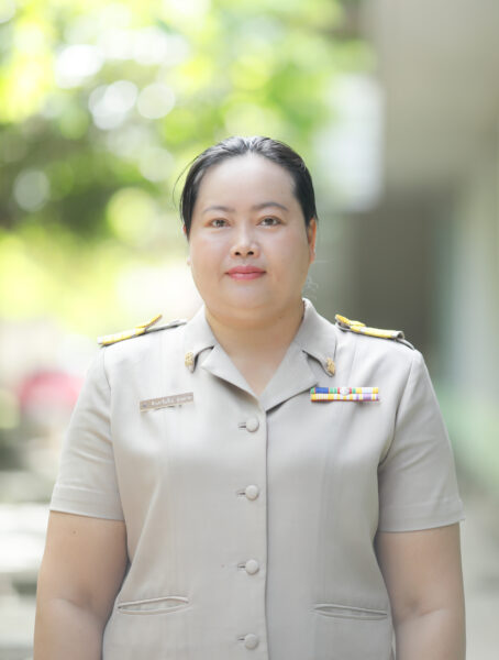 นางสาวจันทร์แจ้ง ลุนลาด